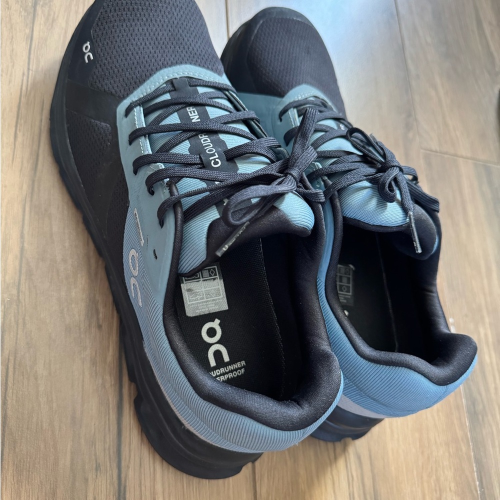 On Running Cloudventure Black and Blue Shoes - Picture 6 of 11